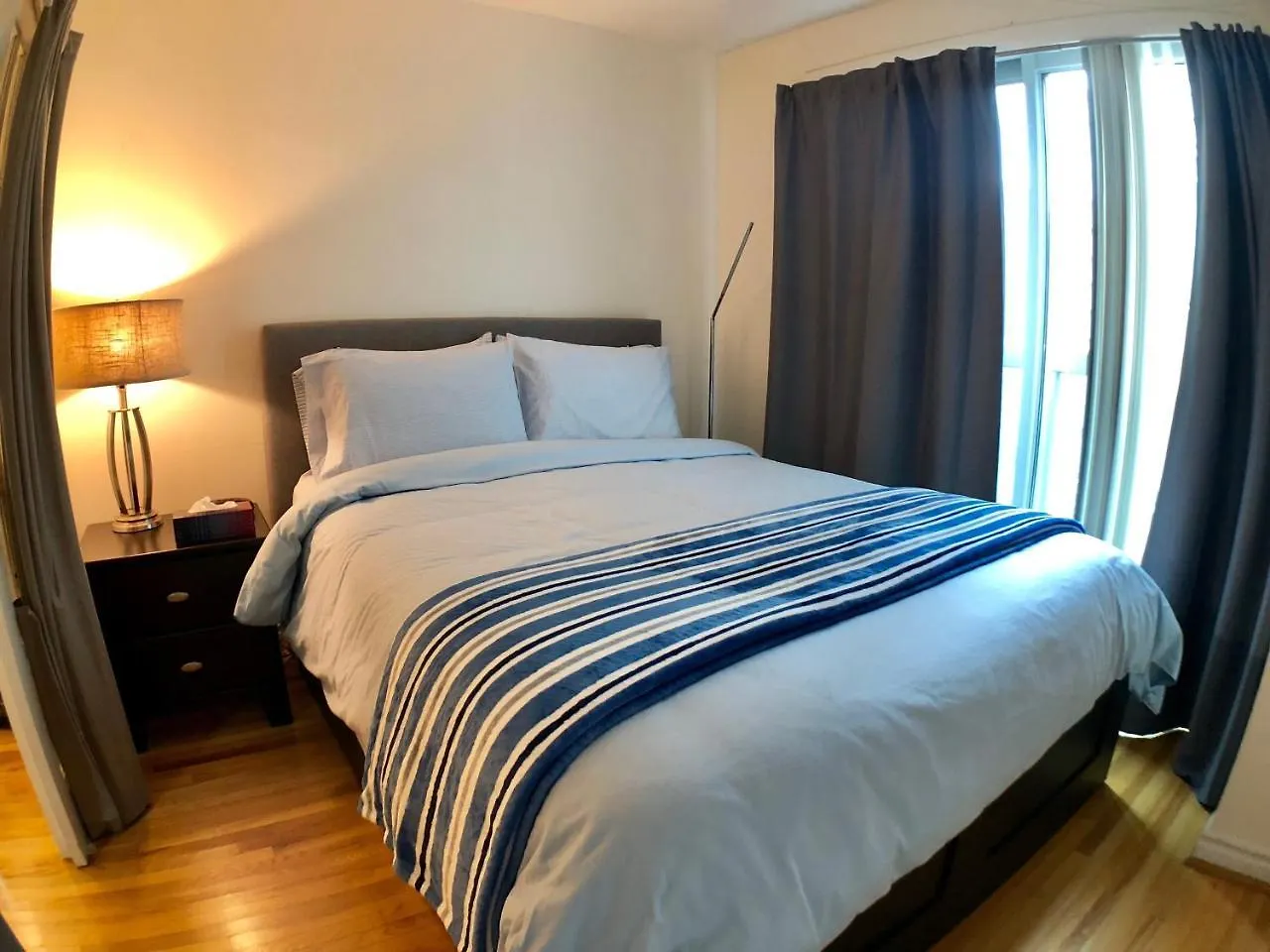 City Stay Condos - Downtown Toronto, Simcoe Street Apartment